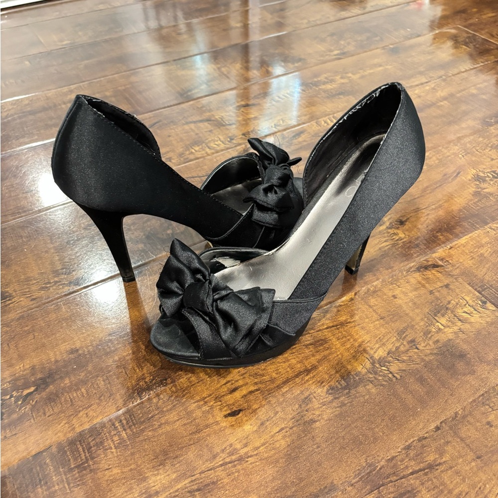 Elegant Black Satin Heels with Bow
